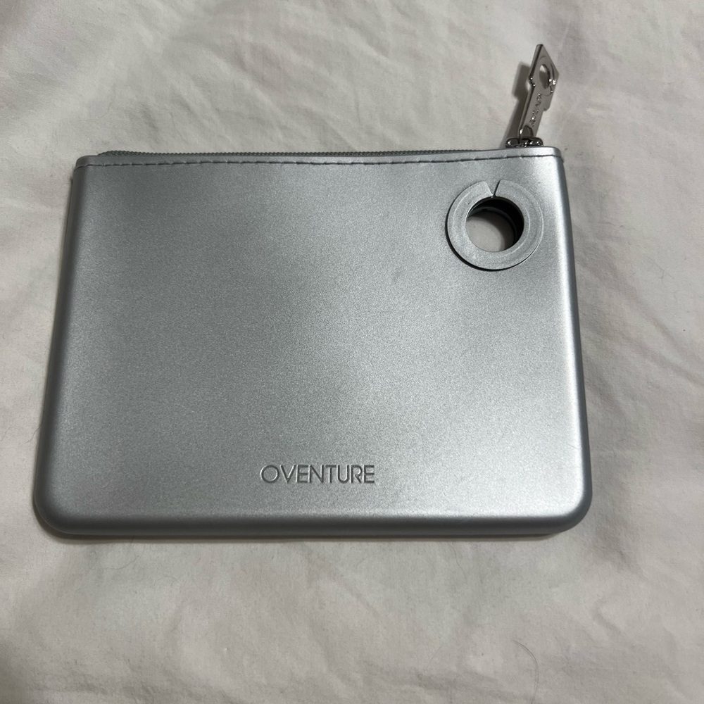 Oventure small pouch in excellent condition.